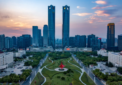 南昌綠地中心 品質(zhì)運(yùn)營管理 構(gòu)建城市封面